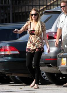Lindsay Lohan feet photo thumbnail