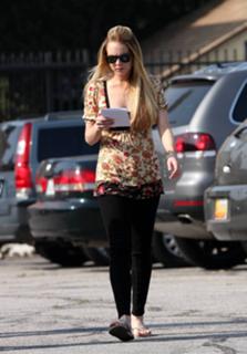 Lindsay Lohan feet photo thumbnail