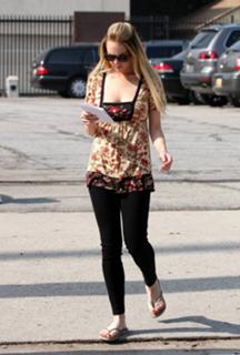 Lindsay Lohan feet photo thumbnail