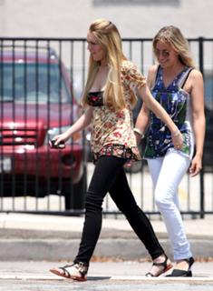 Lindsay Lohan feet photo thumbnail