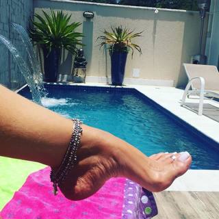 Karin Klemp feet photo thumbnail