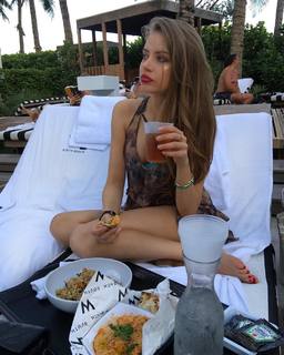 Xenia Tchoumitcheva feet photo thumbnail