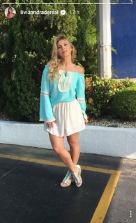 Lívia Andrade feet photo thumbnail