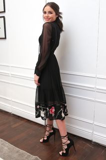 Olivia Culpo feet photo thumbnail