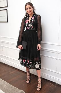Olivia Culpo feet photo thumbnail