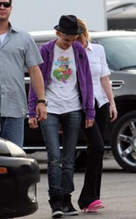 Lindsay Lohan feet photo thumbnail