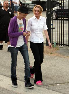 Lindsay Lohan feet photo thumbnail