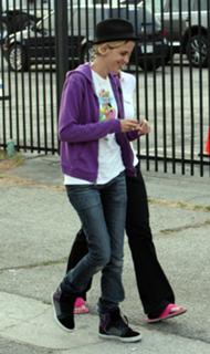 Lindsay Lohan feet photo thumbnail