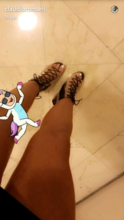 Claudia Romani feet photo thumbnail