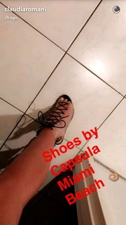 Claudia Romani feet photo thumbnail