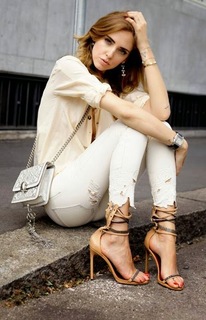 Chiara Ferragni feet photo thumbnail