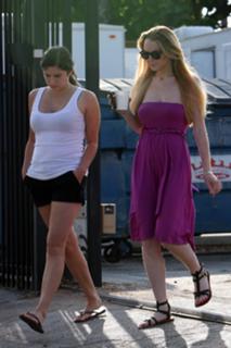 Lindsay Lohan feet photo thumbnail