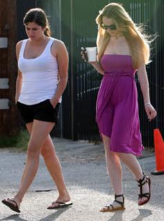 Lindsay Lohan feet photo thumbnail