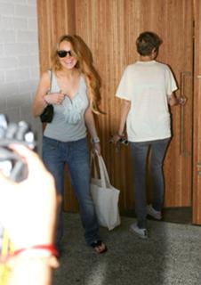Lindsay Lohan feet photo thumbnail