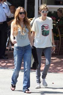 Lindsay Lohan feet photo thumbnail