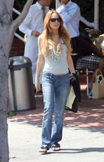 Lindsay Lohan feet photo thumbnail
