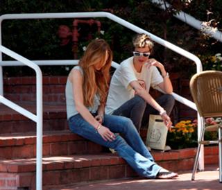 Lindsay Lohan feet photo thumbnail