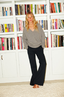 Gwyneth Paltrow feet photo thumbnail