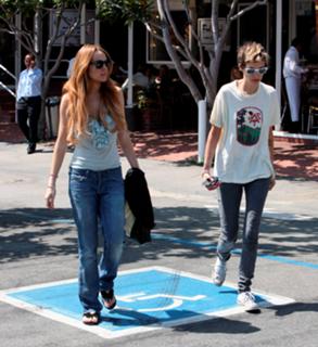 Lindsay Lohan feet photo thumbnail