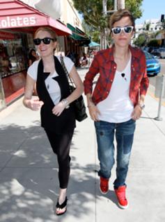 Lindsay Lohan feet photo thumbnail