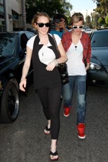 Lindsay Lohan feet photo thumbnail