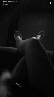 Ariel Winter feet photo thumbnail