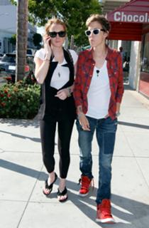 Lindsay Lohan feet photo thumbnail