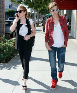 Lindsay Lohan feet photo thumbnail