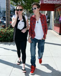 Lindsay Lohan feet photo thumbnail