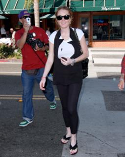 Lindsay Lohan feet photo thumbnail