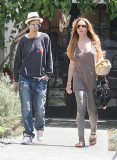 Lindsay Lohan feet photo thumbnail