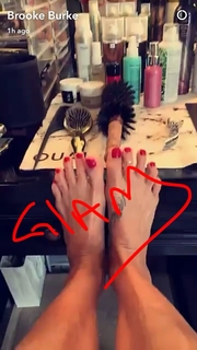 Brooke Burke feet photo thumbnail