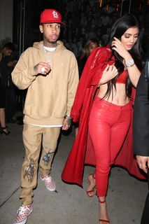 Kylie Jenner feet photo thumbnail