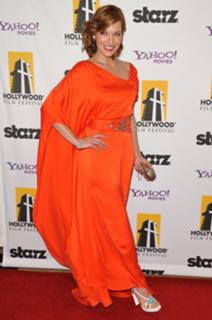 Milla Jovovich feet photo thumbnail