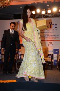 Katrina Kaif feet photo thumbnail