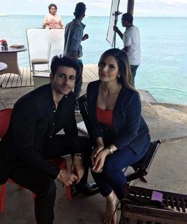 Zareen Khan feet photo thumbnail