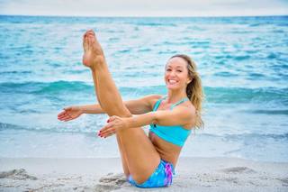 Kino MacGregor feet photo thumbnail