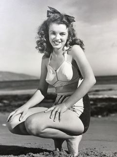 Marilyn Monroe feet photo thumbnail