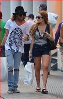 Lindsay Lohan feet photo thumbnail