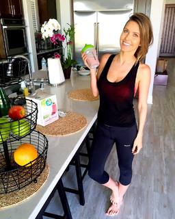 Audrina Patridge feet photo thumbnail