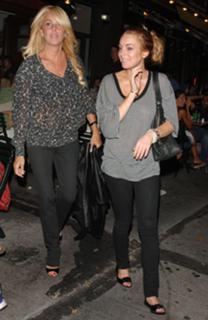 Lindsay Lohan feet photo thumbnail