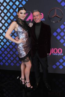 Hailee Steinfeld feet photo thumbnail
