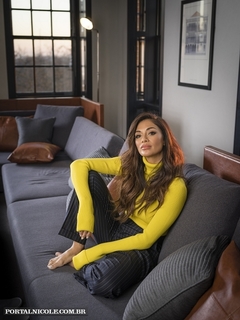 Nicole Scherzinger feet photo thumbnail