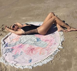 Nicole Neumann feet photo thumbnail