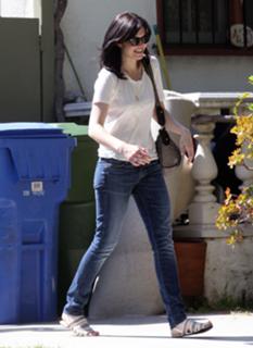 Mandy Moore feet photo thumbnail