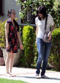 Mandy Moore feet photo thumbnail