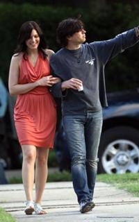 Mandy Moore feet photo thumbnail