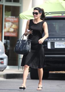 Angie Harmon feet photo thumbnail