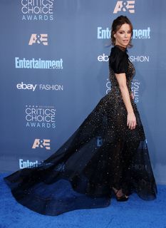 Kate Beckinsale feet photo thumbnail