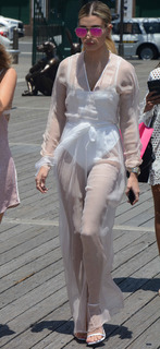 Hailey Bieber feet photo thumbnail